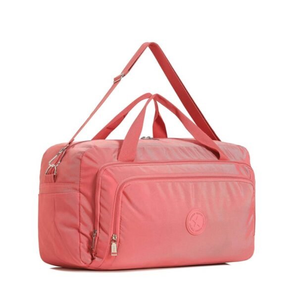 18581 - Bolso Trendy +INFO+FOTOS  Info: Bolsillo fronts, lat, botinero, tir desmnt, org int, suj p valija  Composición: Nylon  Alto: 28cm  Ancho: 48cm  Profundidad: 20cm - Imagen 4