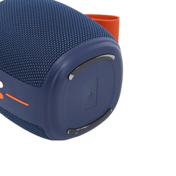 30444- PARLANTE TRAVEL TECH ,CON LUCES 14X11X11 +INFO+FOTOS ,RESISTENTE AL AGUA ,MICRO SD, 10 HORAS DE AUTONOMÍA, TAPA ANTI-SUCIEDAD, CINTA DE AGARRE ,INCLUYE CABLE CARGA, INCLUYE PACKAGING - Imagen 7