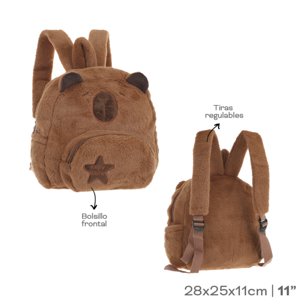 53708 - Mochila Peluche Capibara +INFO+FOTOS Info: 11p, bolsillo frontal, tiras regulables Composición: peluche Alto: 28cm Ancho: 25cm Profundidad: 11cm
