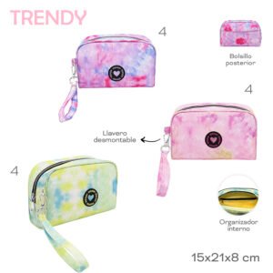 19138 - Porta Cosmeticos OPC CART Trendy  Info: Llavero desmontable, bolsillo posterior, org interno  Composición: Nylon  Alto: 15cm  Ancho: 21cm  Profundidad: 8cm +INFO+FOTOS